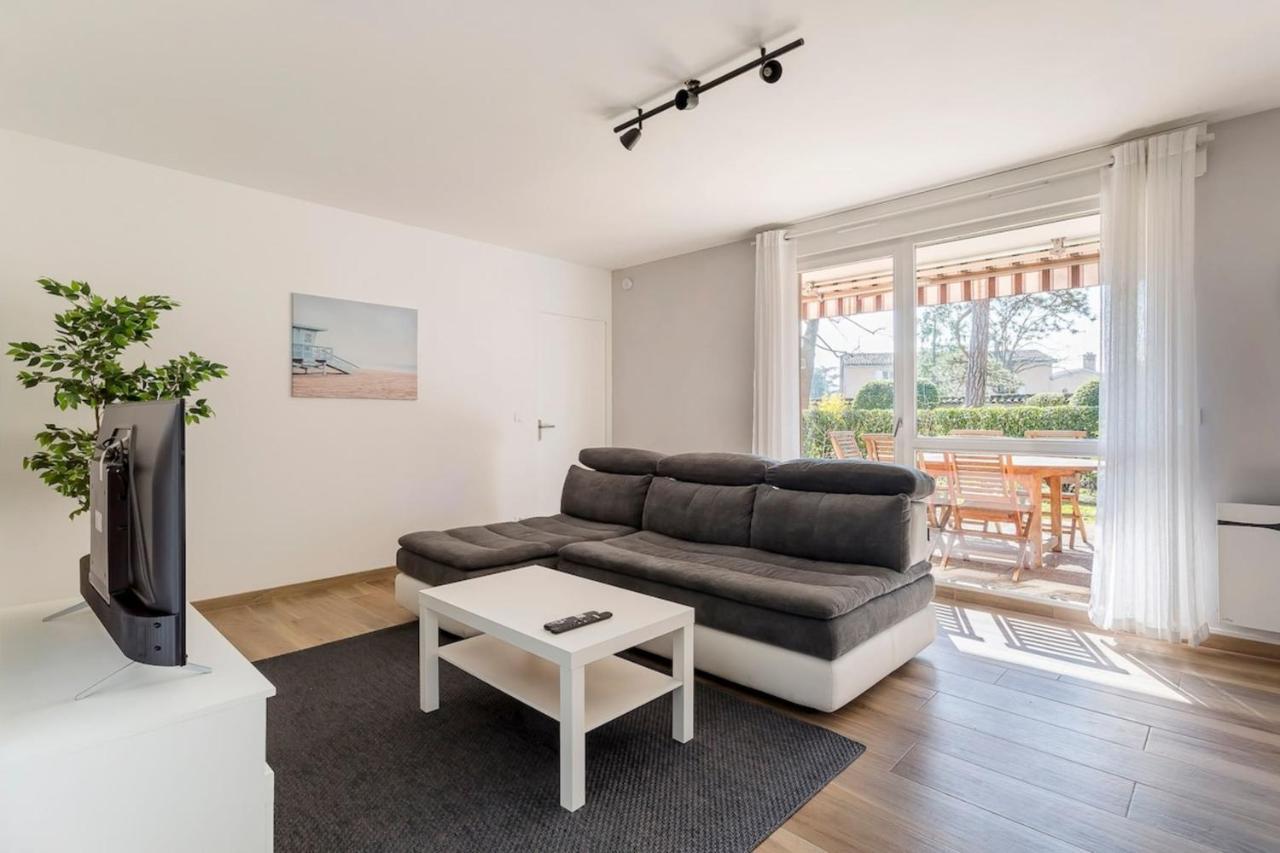 Suite Granges En Rez-De-Jardin Pour 4 Voyageurs 里昂 外观 照片