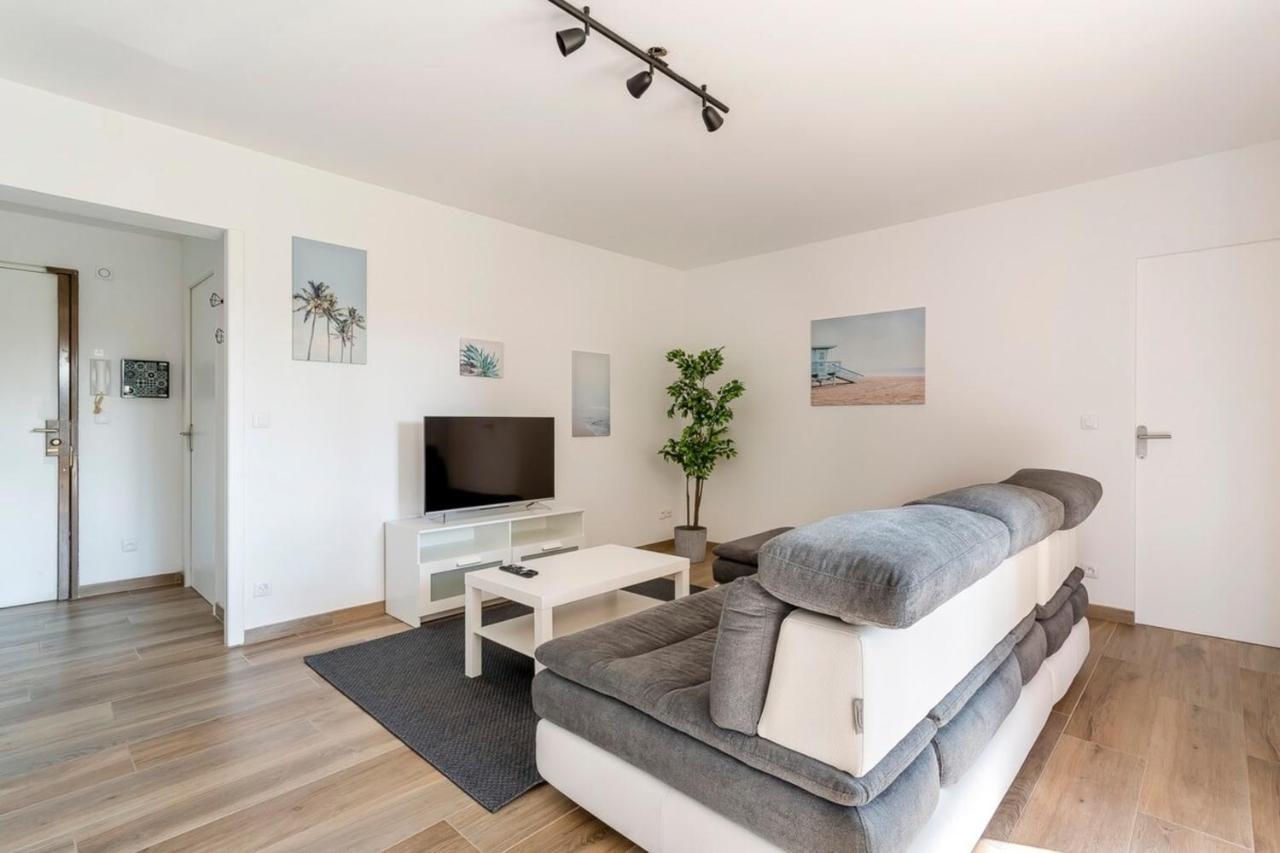 Suite Granges En Rez-De-Jardin Pour 4 Voyageurs 里昂 外观 照片