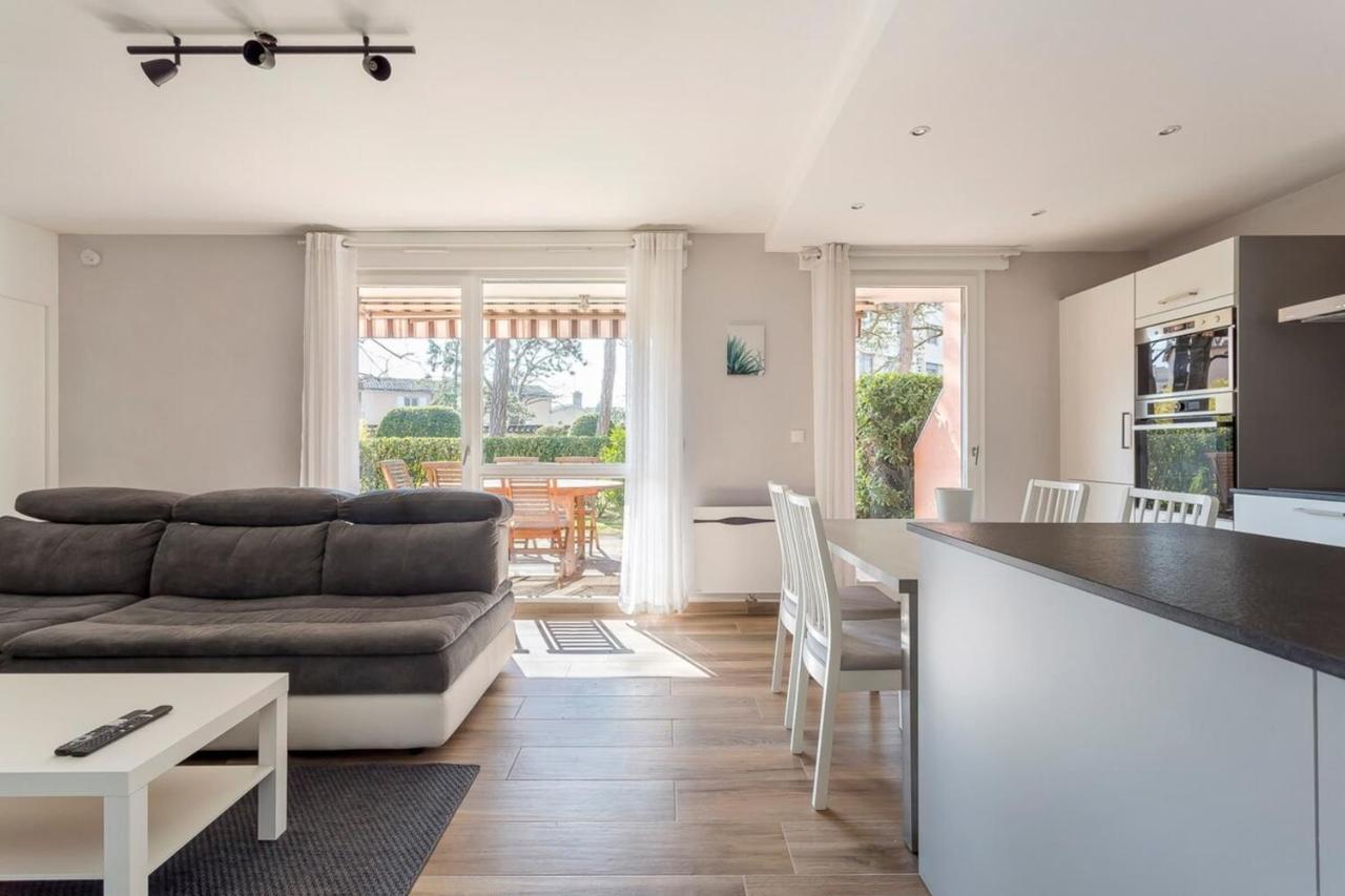Suite Granges En Rez-De-Jardin Pour 4 Voyageurs 里昂 外观 照片