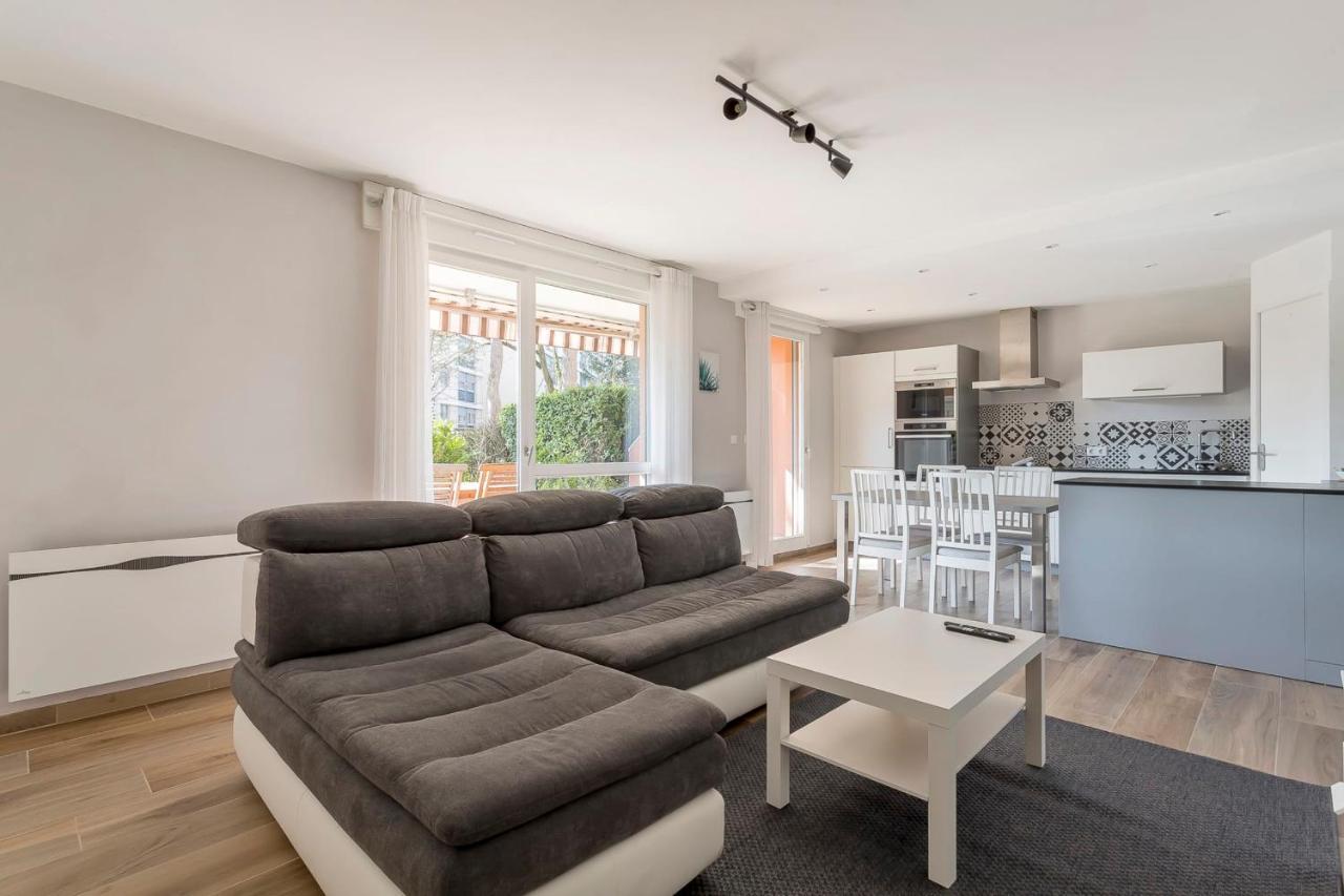 Suite Granges En Rez-De-Jardin Pour 4 Voyageurs 里昂 外观 照片