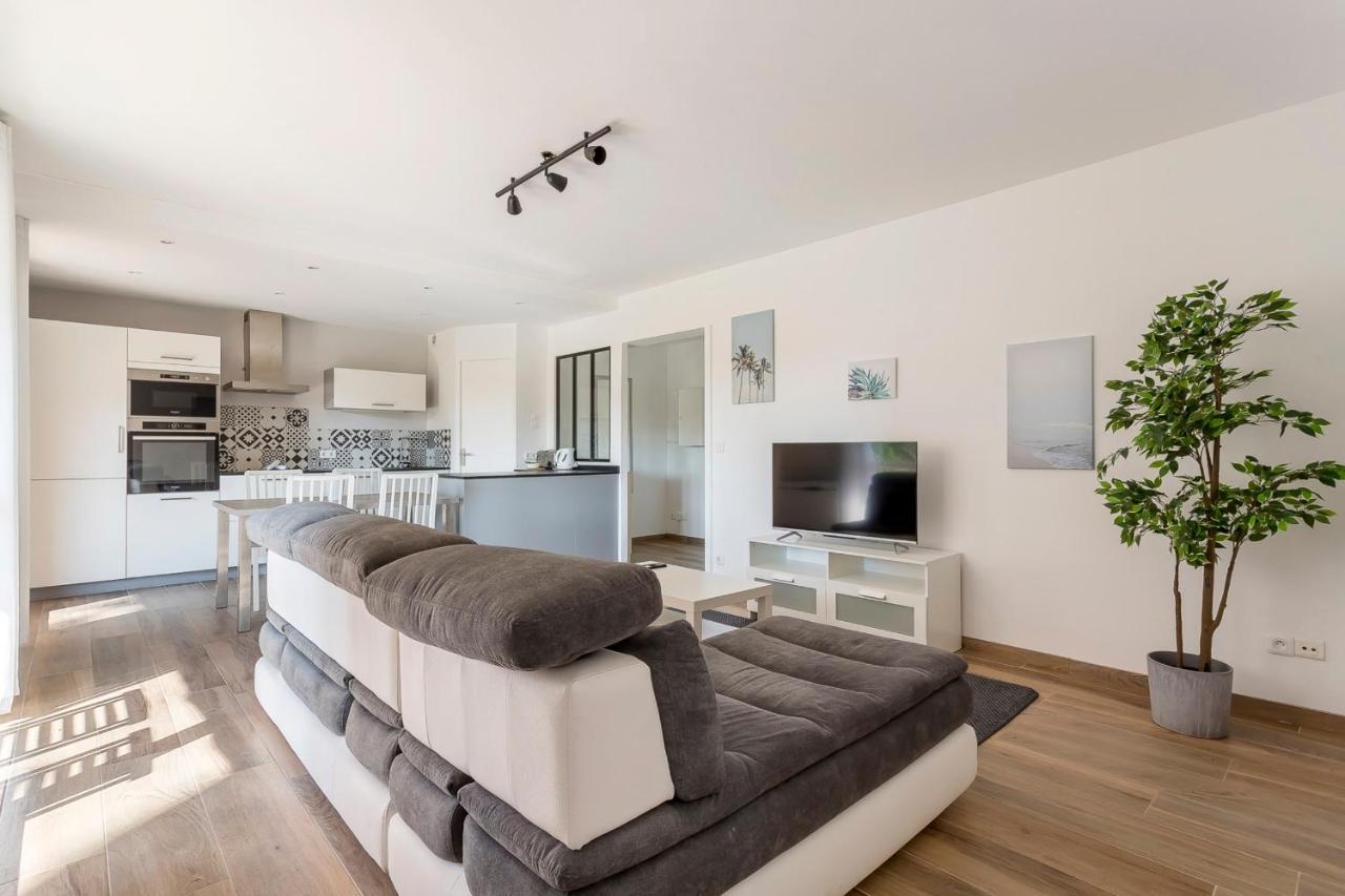 Suite Granges En Rez-De-Jardin Pour 4 Voyageurs 里昂 外观 照片