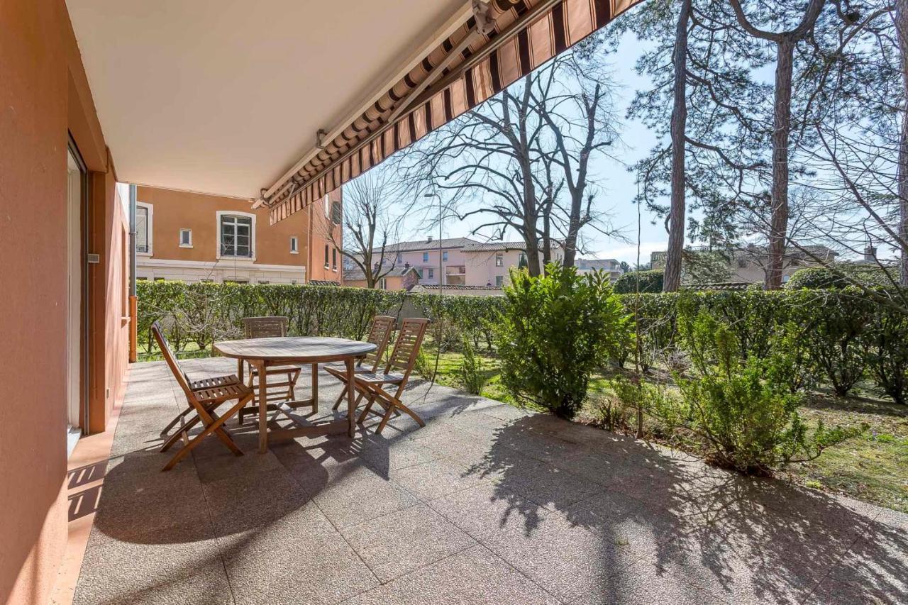 Suite Granges En Rez-De-Jardin Pour 4 Voyageurs 里昂 外观 照片