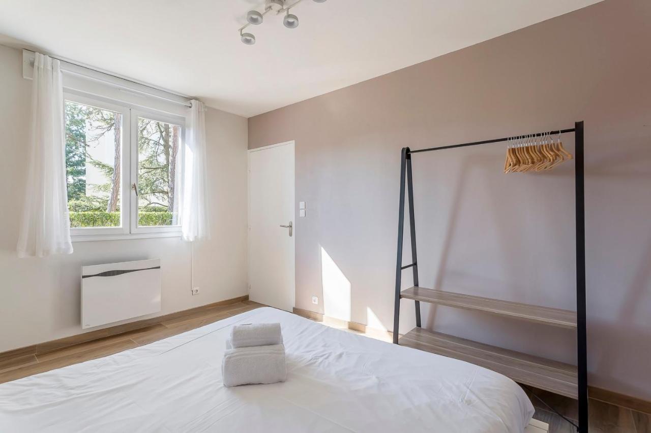 Suite Granges En Rez-De-Jardin Pour 4 Voyageurs 里昂 外观 照片