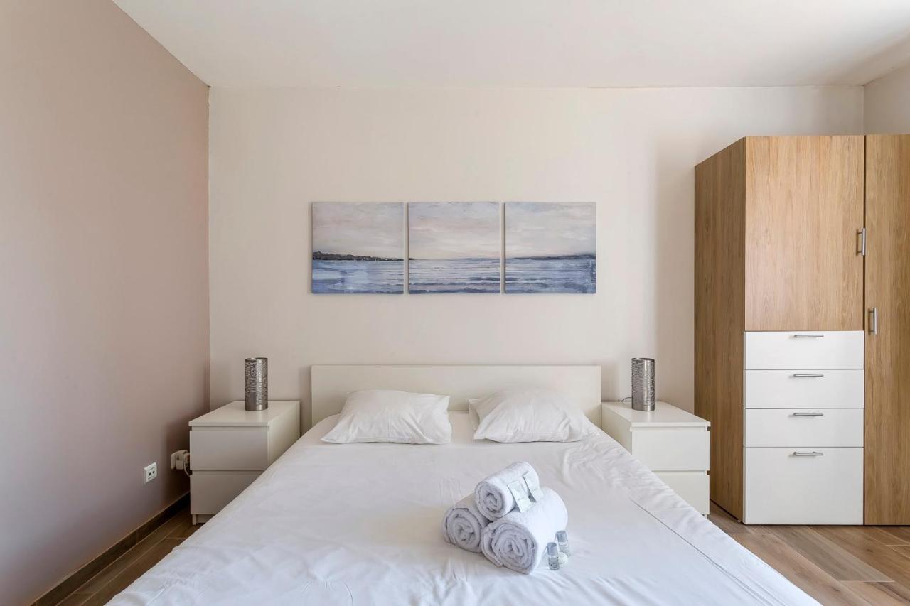 Suite Granges En Rez-De-Jardin Pour 4 Voyageurs 里昂 外观 照片