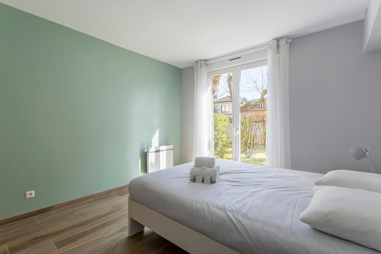 Suite Granges En Rez-De-Jardin Pour 4 Voyageurs 里昂 外观 照片