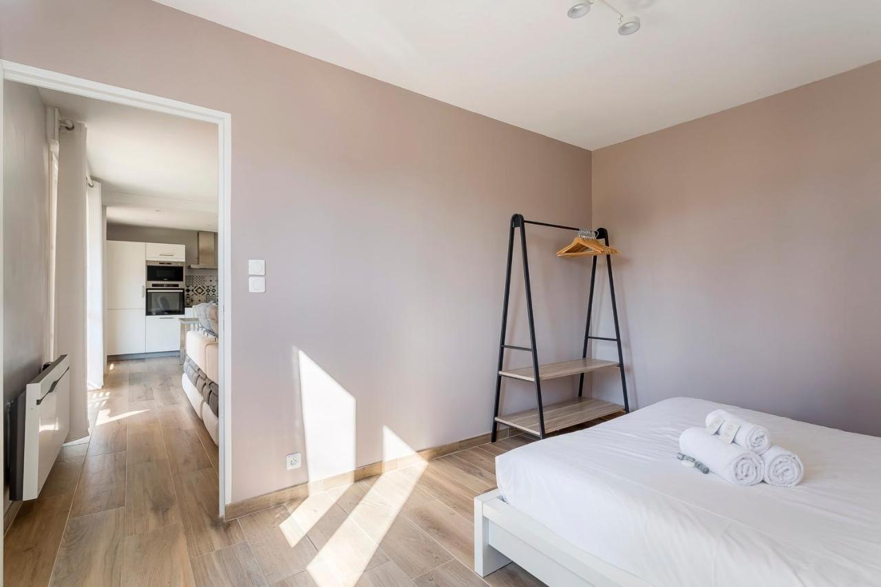 Suite Granges En Rez-De-Jardin Pour 4 Voyageurs 里昂 外观 照片