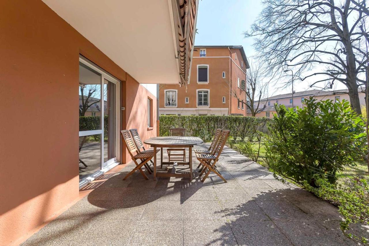 Suite Granges En Rez-De-Jardin Pour 4 Voyageurs 里昂 外观 照片