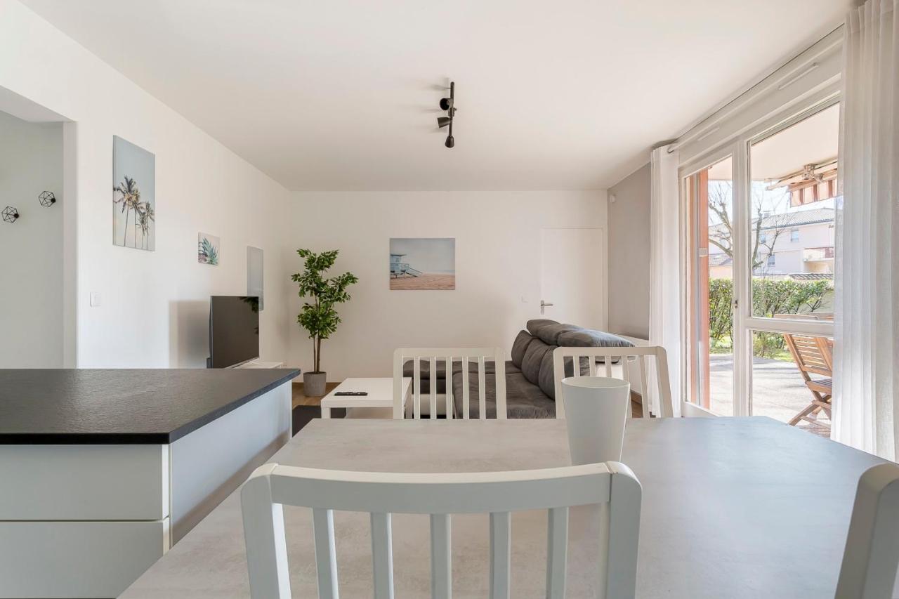 Suite Granges En Rez-De-Jardin Pour 4 Voyageurs 里昂 外观 照片