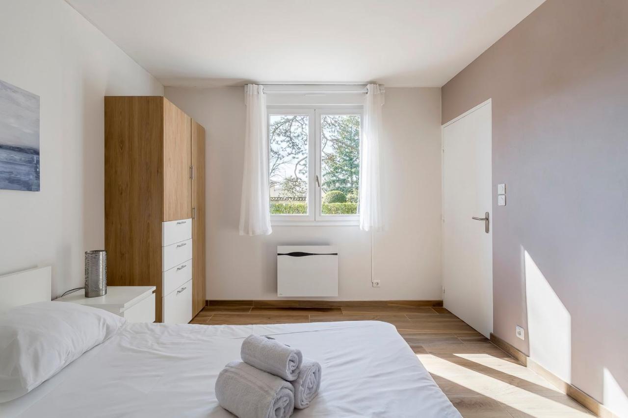 Suite Granges En Rez-De-Jardin Pour 4 Voyageurs 里昂 外观 照片