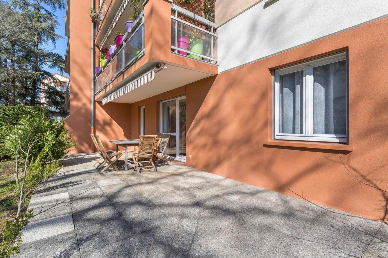 Suite Granges En Rez-De-Jardin Pour 4 Voyageurs 里昂 外观 照片