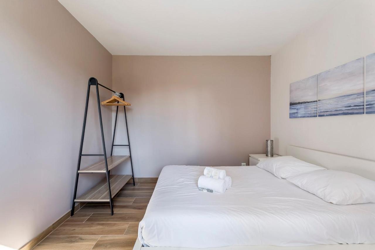 Suite Granges En Rez-De-Jardin Pour 4 Voyageurs 里昂 外观 照片